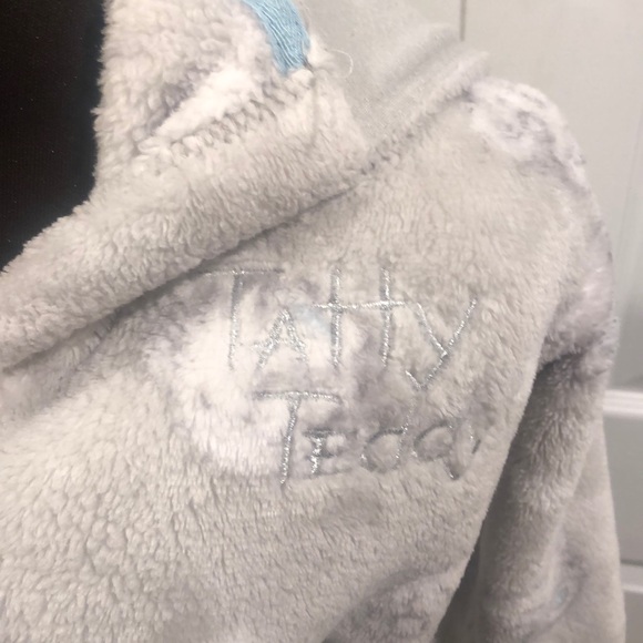 robe - Picture 2 of 5